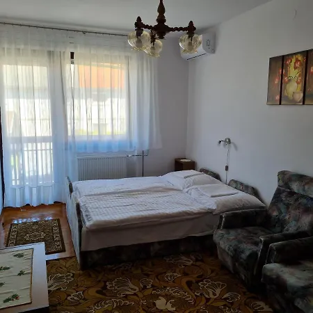 Apartment Gyoengyvirag Lenti